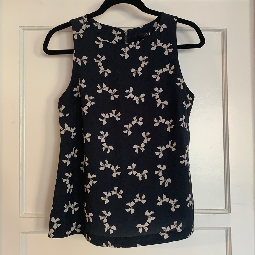 Lightweight blouse with bows
